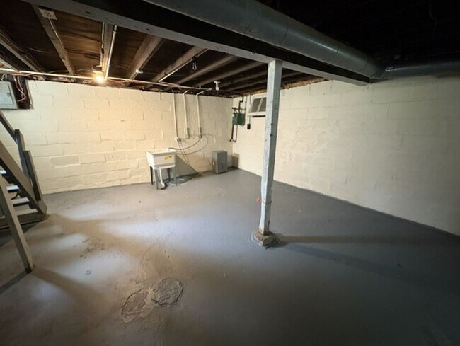 Building Photo - 923 Lawton St