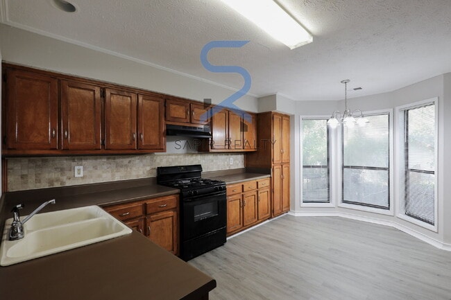Building Photo - Move in before October 15th and get a $250...