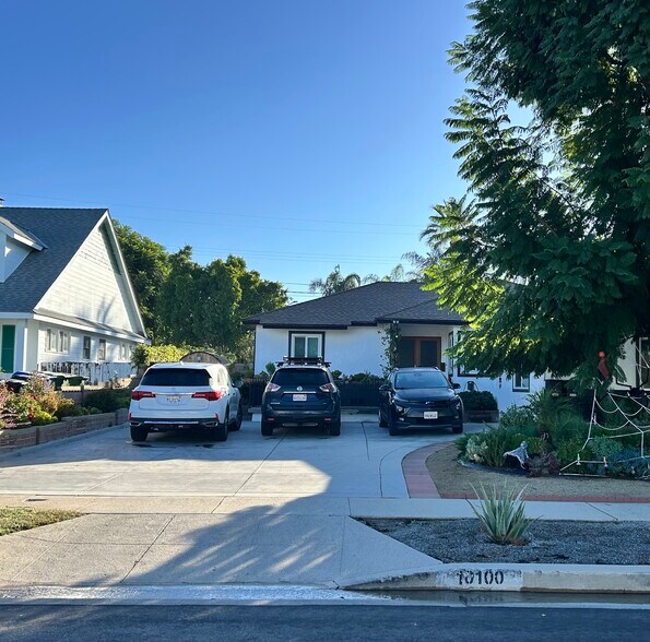 Building Photo - 10100 Sophia Ave