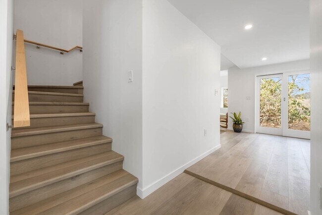 Building Photo - 561 Beechwood St