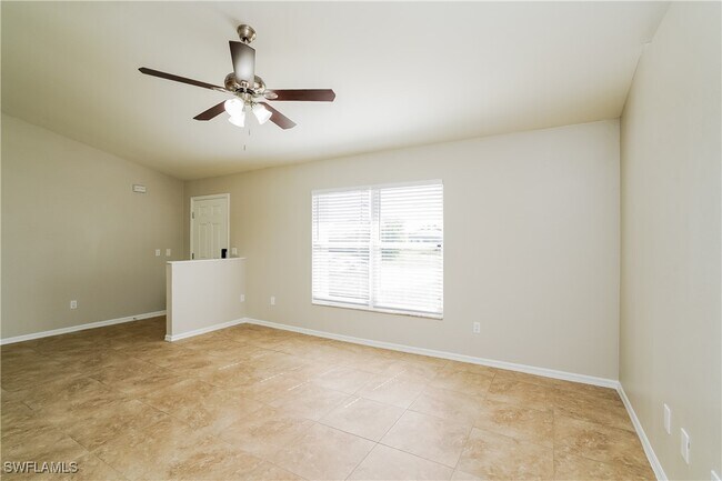 Building Photo - 820 SW 11th Ct