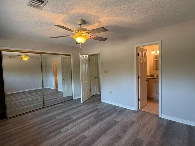 Building Photo - 806 Regatta Dr