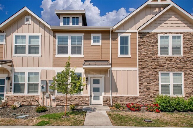 Primary Photo - Townhome 2 bed / 2.5 bath in Boise!