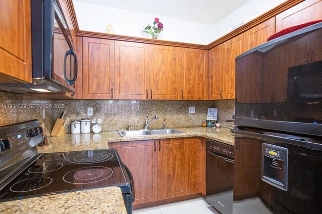 Building Photo - 16618 NW 73rd Ave