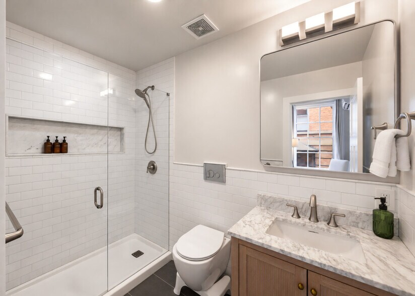 Building Photo - 1326 Broadway-SI FL3-ID1313057P