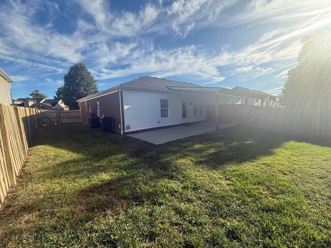 Building Photo - 858 Melanie Ln