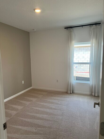 Building Photo - 2571 Driftwood St