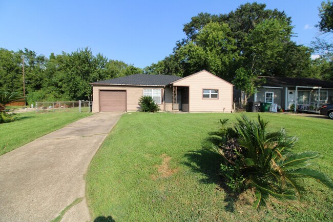 Building Photo - 10601 Murr Way