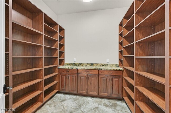 Building Photo - 5790 Aspen Falls Cir