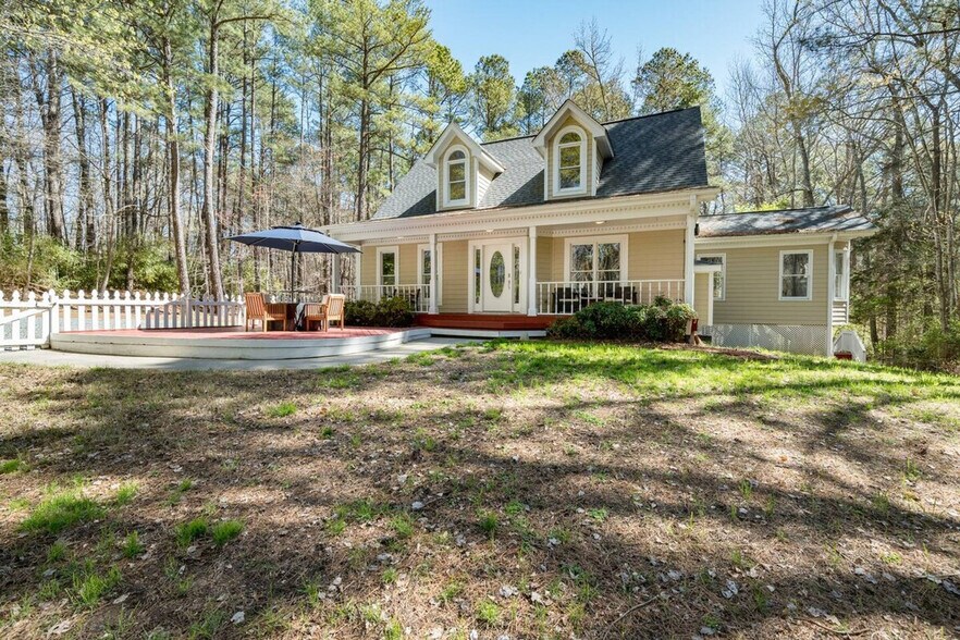 Building Photo - 202 Woodglen Ln