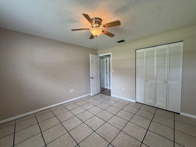 Building Photo - SLEEPY HOLLOW 3/2/2 Pool Home