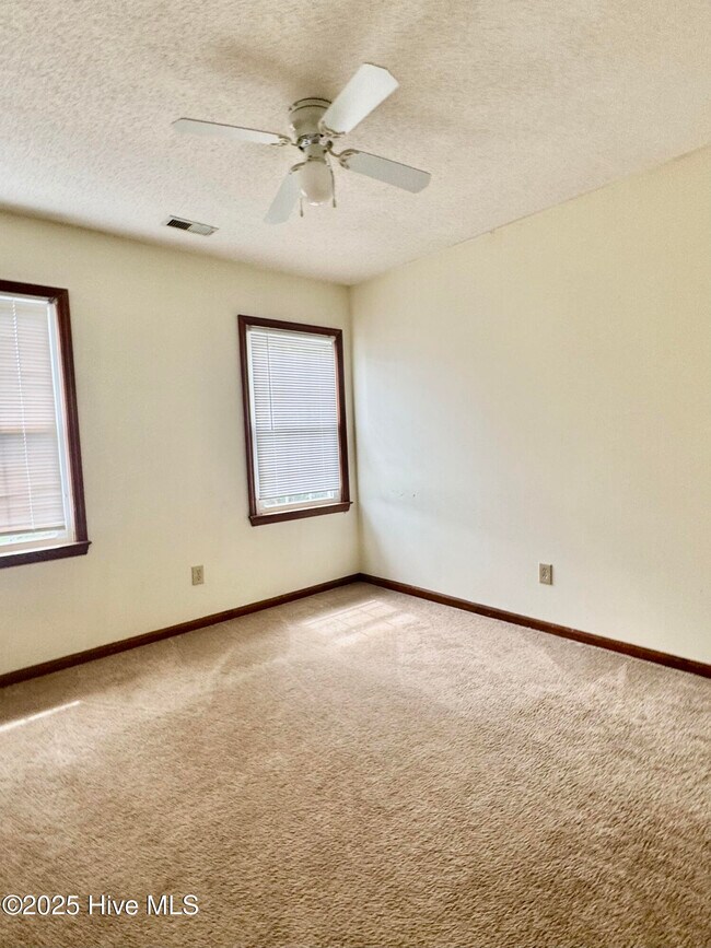 Building Photo - 1001 Pintail Ct