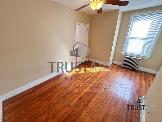 Building Photo - 437 Markle St