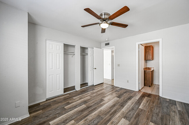 Building Photo - 5580 S Kings Ranch Rd