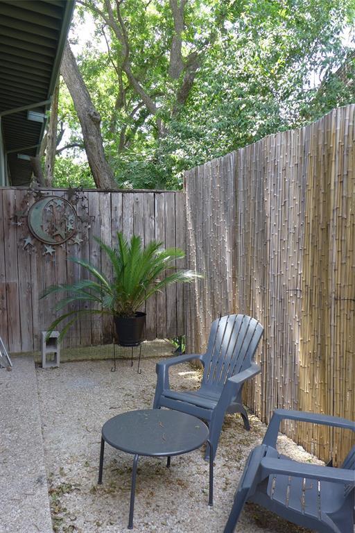 Building Photo - 1304 Mariposa Dr