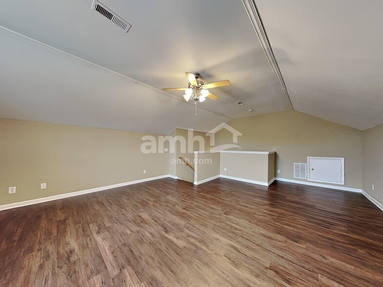 Building Photo - 423 Brownstone St