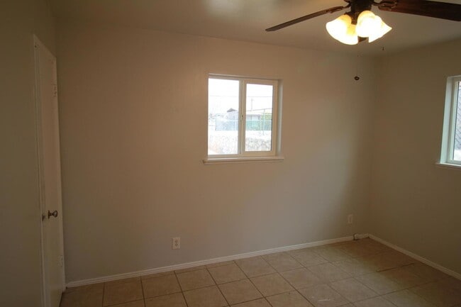 Building Photo - 5725 Waycross Ave