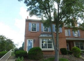 Building Photo - 700 Farmington Ave