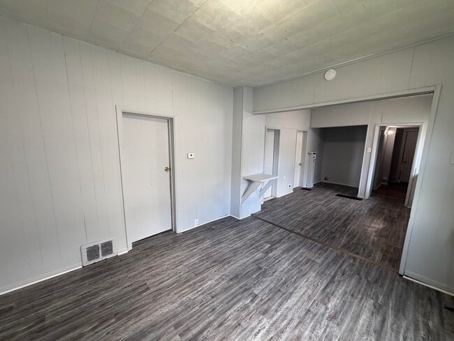 Building Photo - 36 Griffin-S