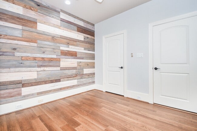 Building Photo - 1222 W 17th St