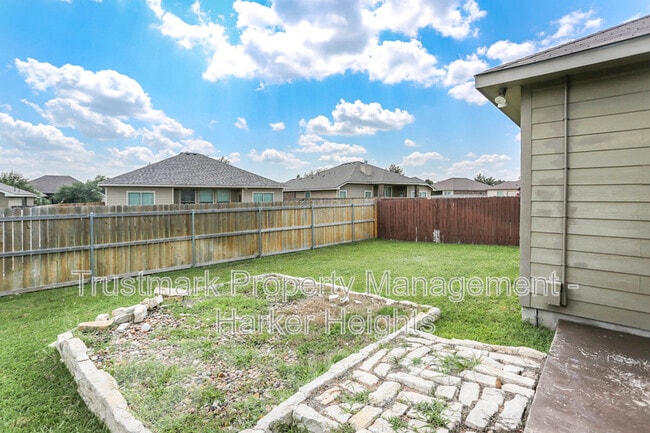 Building Photo - 8121 Iron Gate Dr