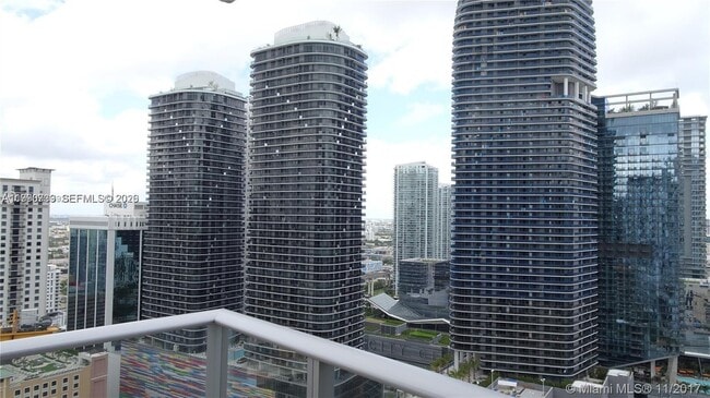 Building Photo - 1010 Brickell Ave