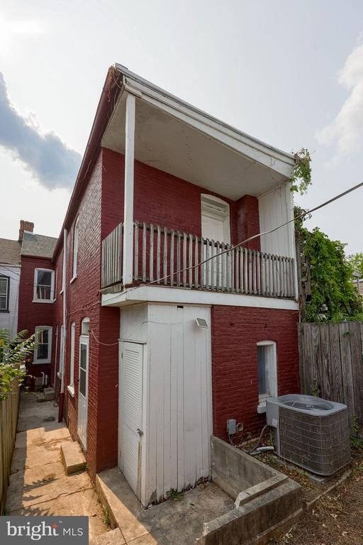 Building Photo - 611 S Prince St
