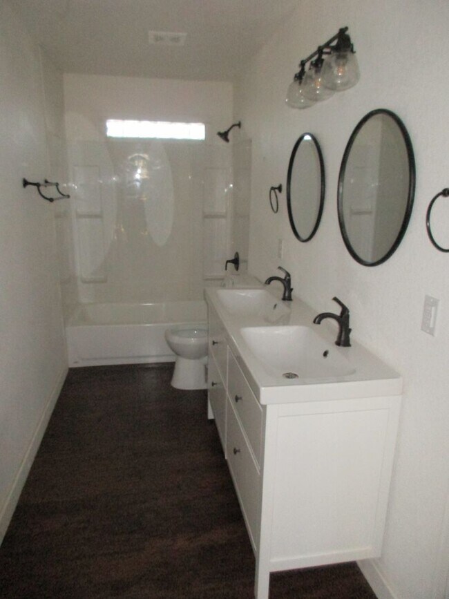 Building Photo - Beautiful 4/3 House for Rent in Lampasas, TX