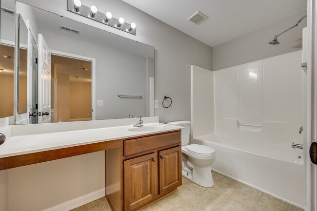 Building Photo - "Charming 3-Bedroom Retreat in Fort Mill -...