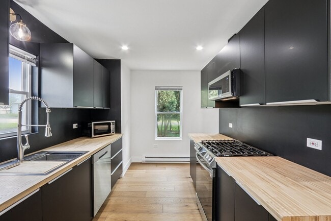 Building Photo - 732 Warrior Dr