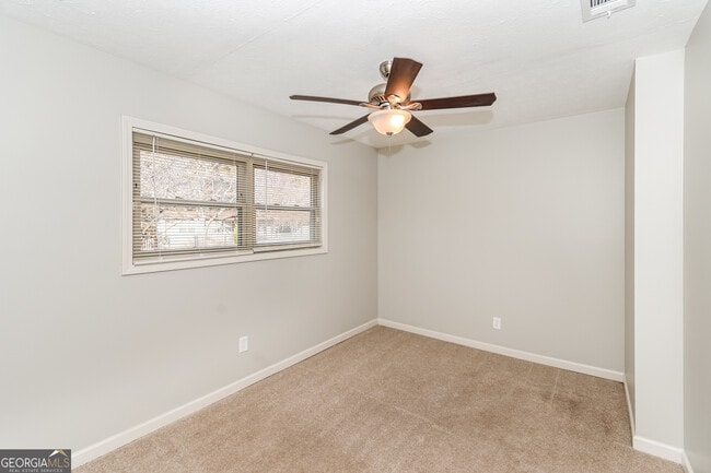 Building Photo - 1135 Pontiac Cir