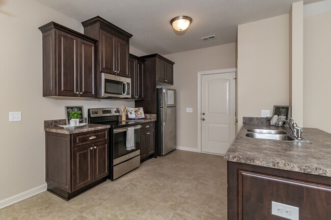 Building Photo - Beautiful 3 bedroom Townhome in Grovetown!
