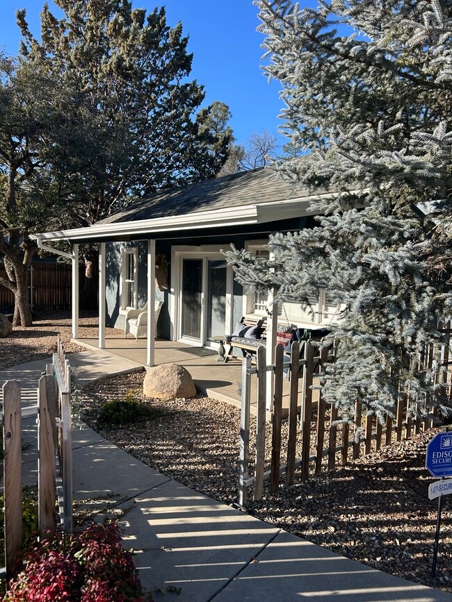 Building Photo - 114 Brush St