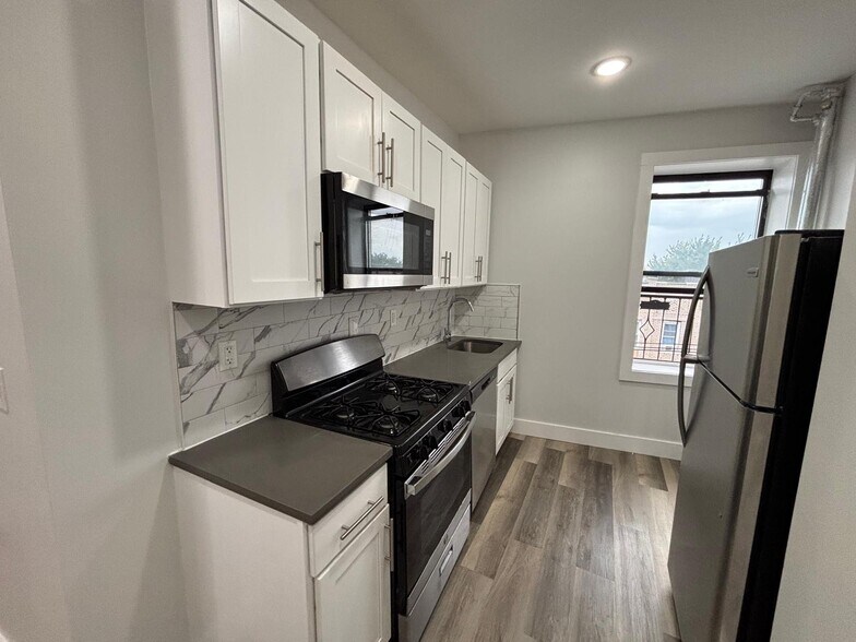 Building Photo - 158 Bergen Ave