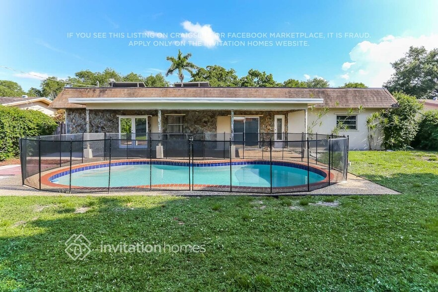 Building Photo - 7521 NW 13th Ct