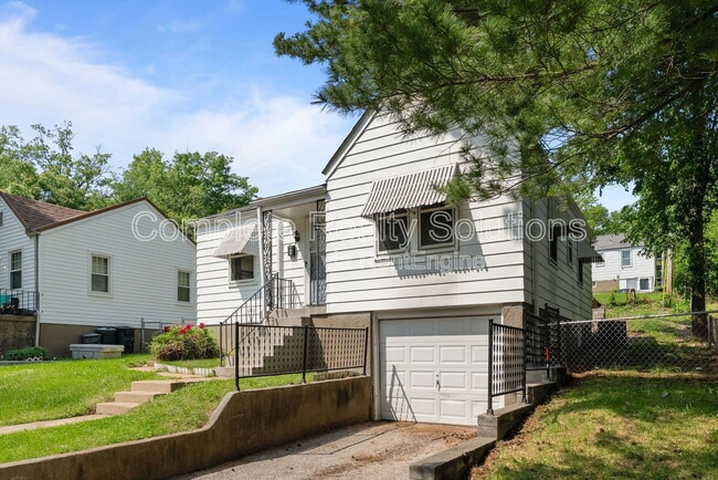 Building Photo - 7129 Greenhaven Dr