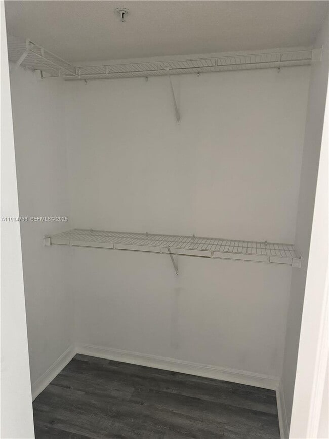 Building Photo - 2131 SE 10th Ave