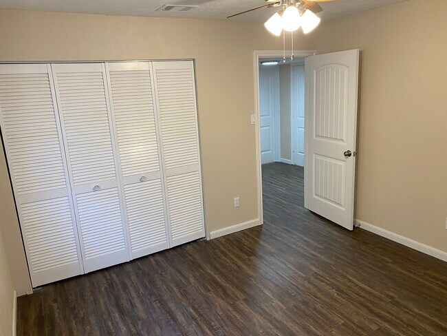 Building Photo - 5702 Golden Grove Ln