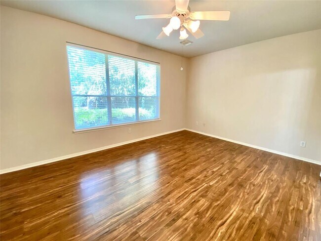 Building Photo - 127 N Willow Point Cir