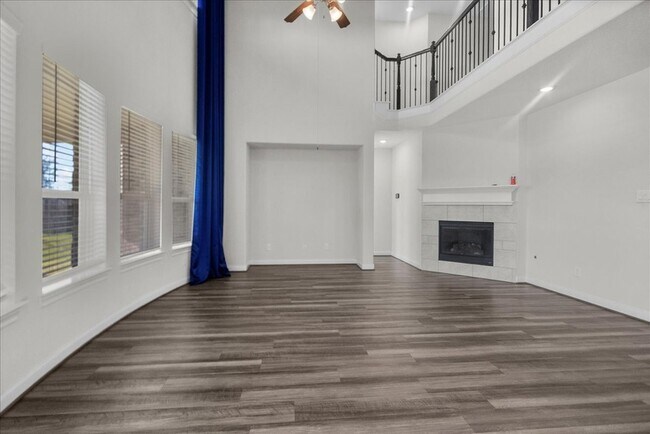 Building Photo - 13814 Russell Ct