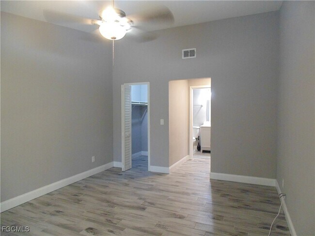 Building Photo - 5120 SW Courtyards Ct