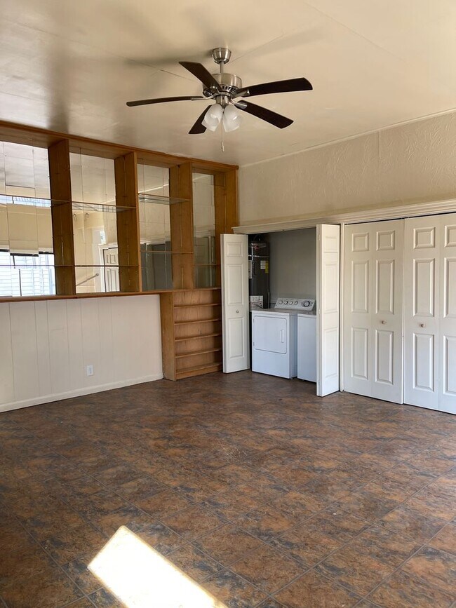 Building Photo - Newly Updated Midtown Beauty!