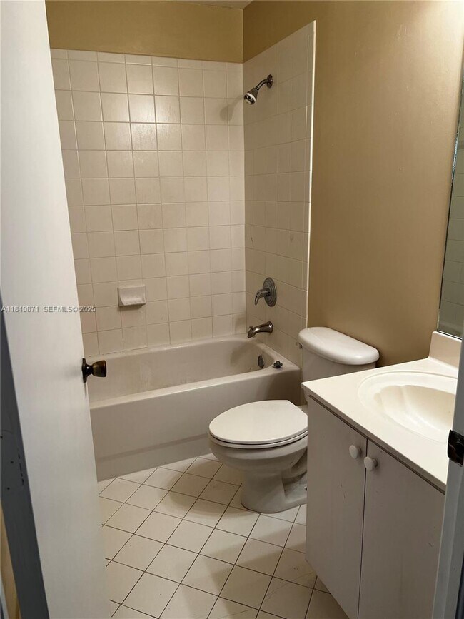 Building Photo - 2911 SE 13th Ave