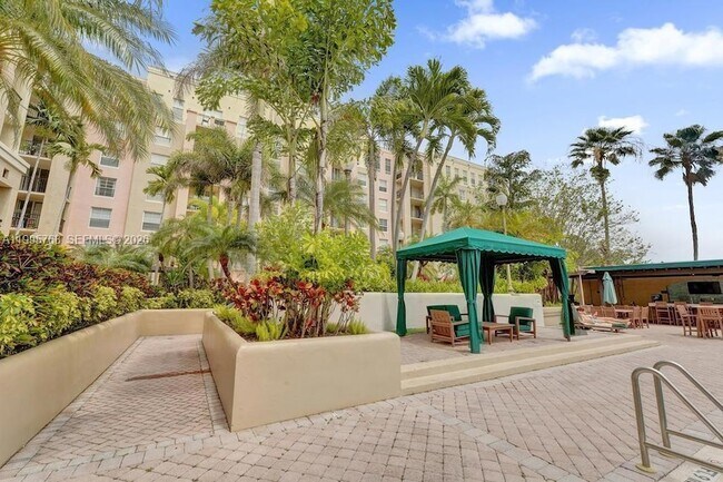 Building Photo - 520 SE 5 Ave