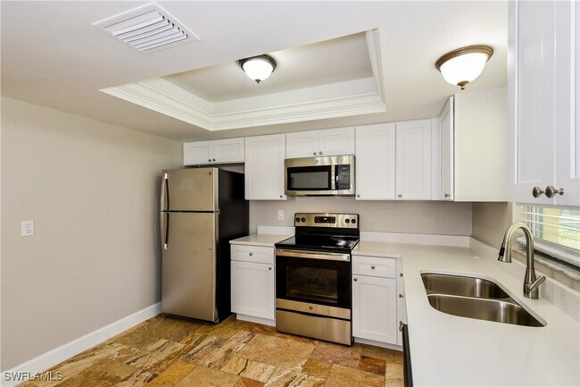 Building Photo - 1326 SW 10th Pl