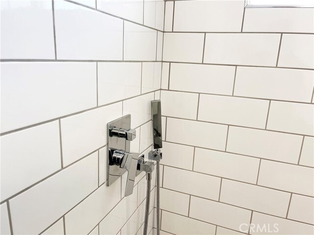 Building Photo - 6221 Glide Ave