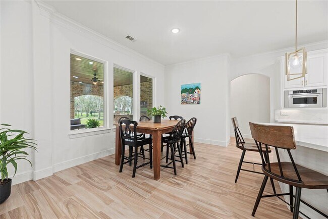 Building Photo - 32711 Wales Cir