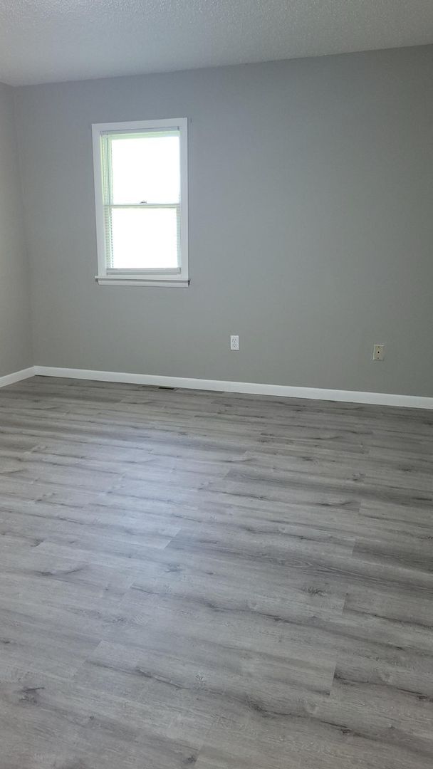 Building Photo - Completely Remodeled!!