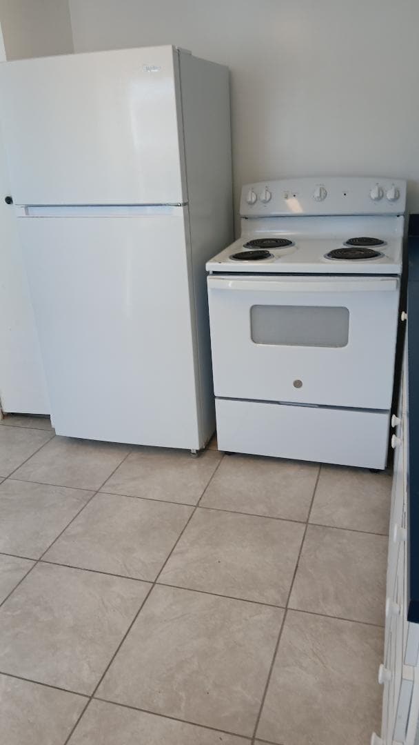 REFRIGERATOR AND STOVE - 7434 Hob Ln