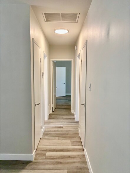 Building Photo - 812 Westmount Dr